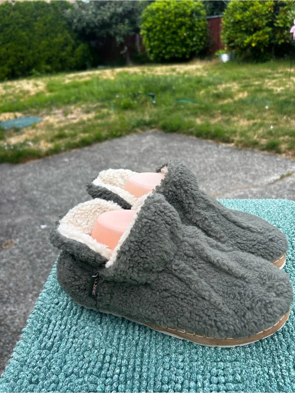 LL Bean Women’s Cozy Sherpa Slip-On Shoes in Dark Gray Slippers Size 9M